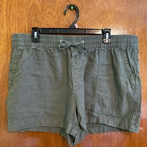 Olive green shorts, Size XL, from the Gap